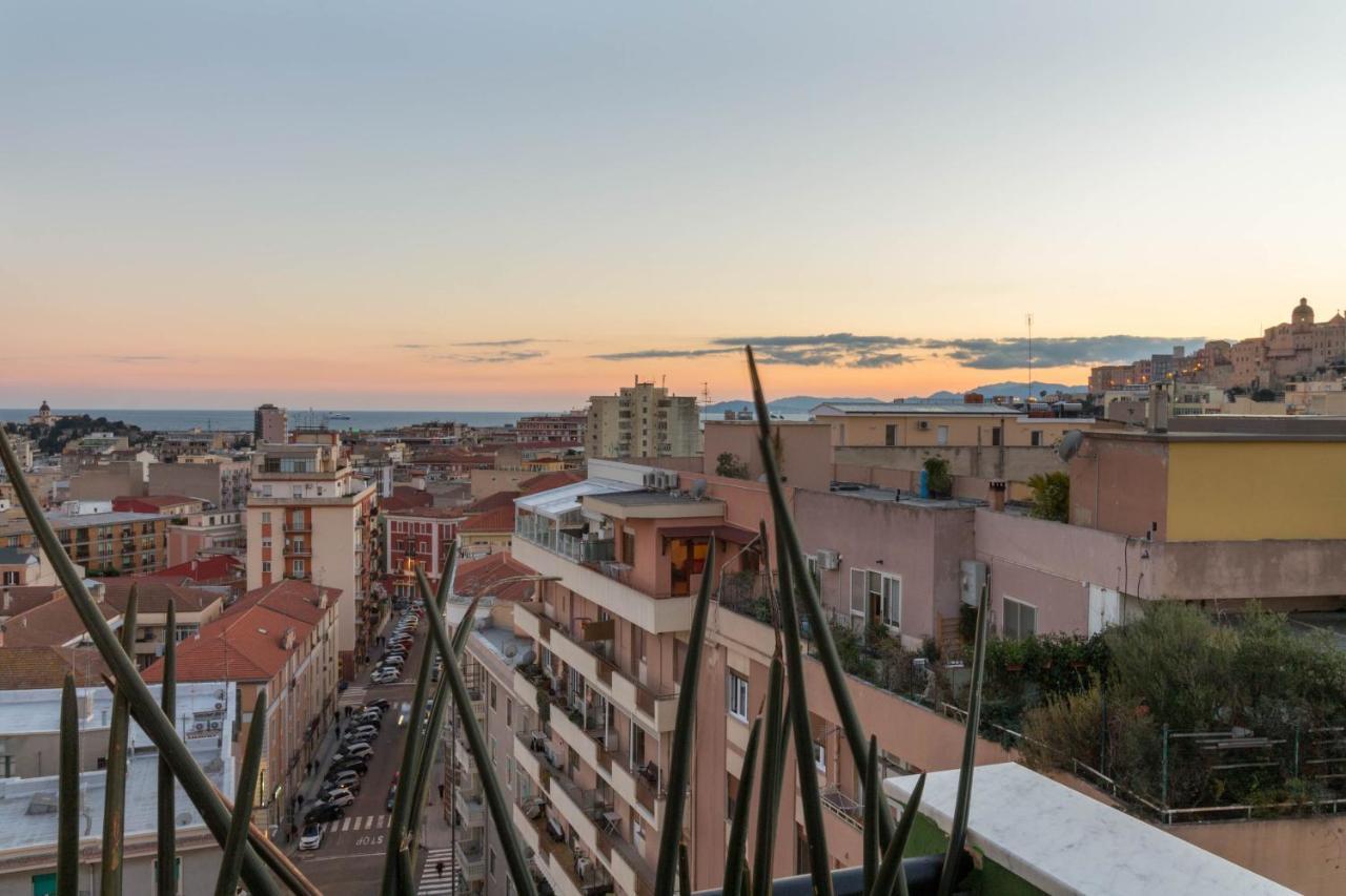 Eleventh Floor Suites Cagliari Esterno foto