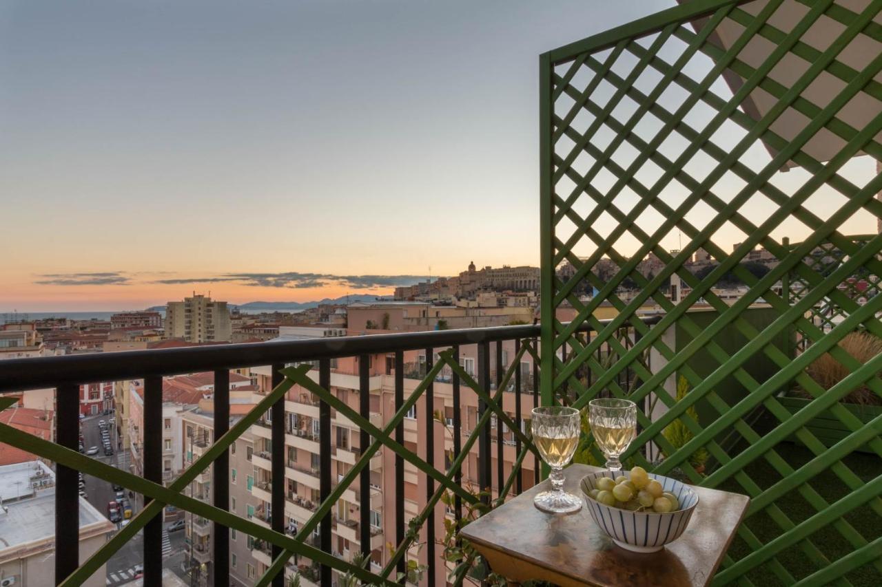Eleventh Floor Suites Cagliari Esterno foto