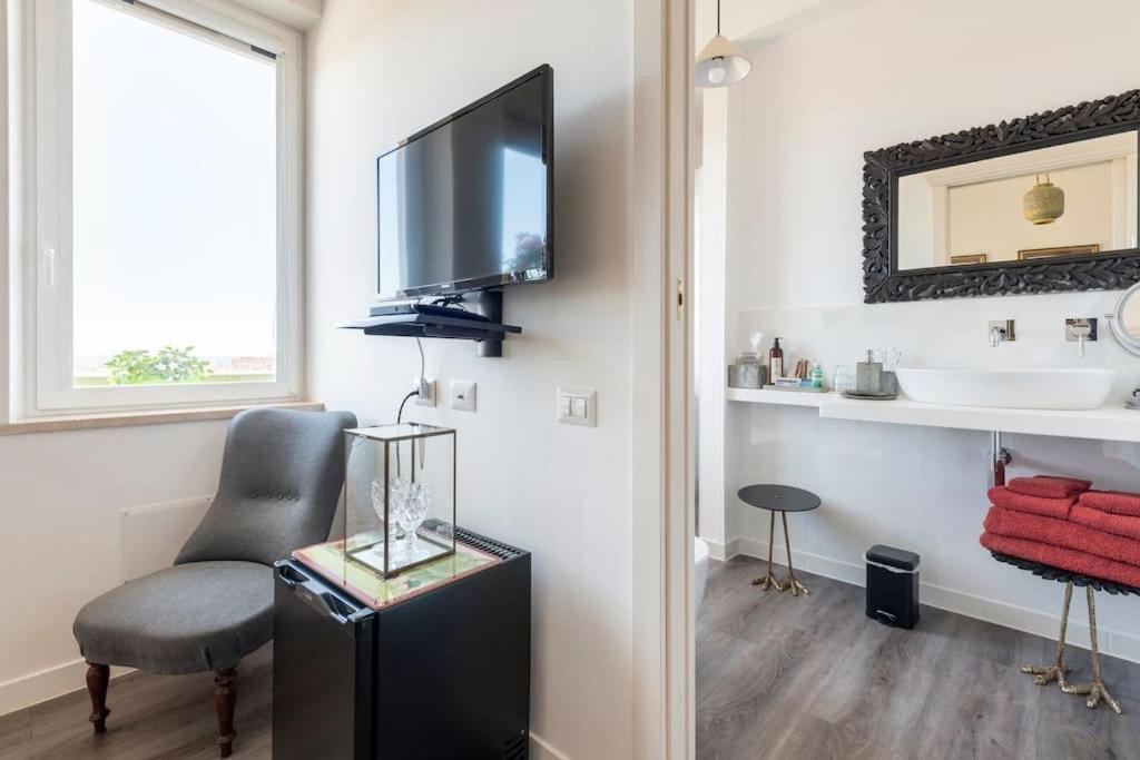 Eleventh Floor Suites Cagliari Esterno foto