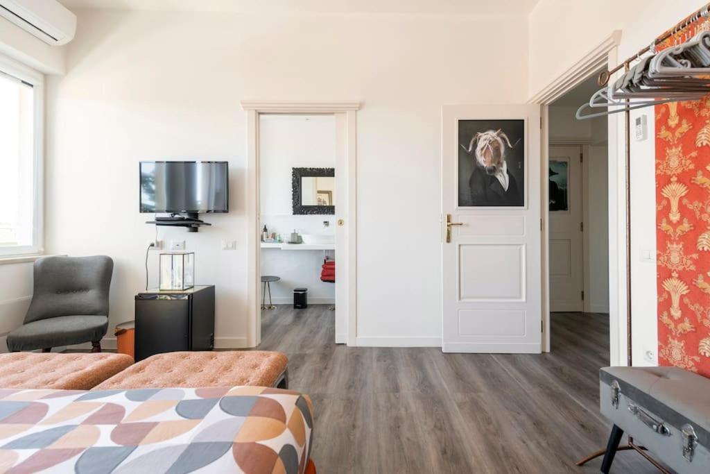 Eleventh Floor Suites Cagliari Esterno foto